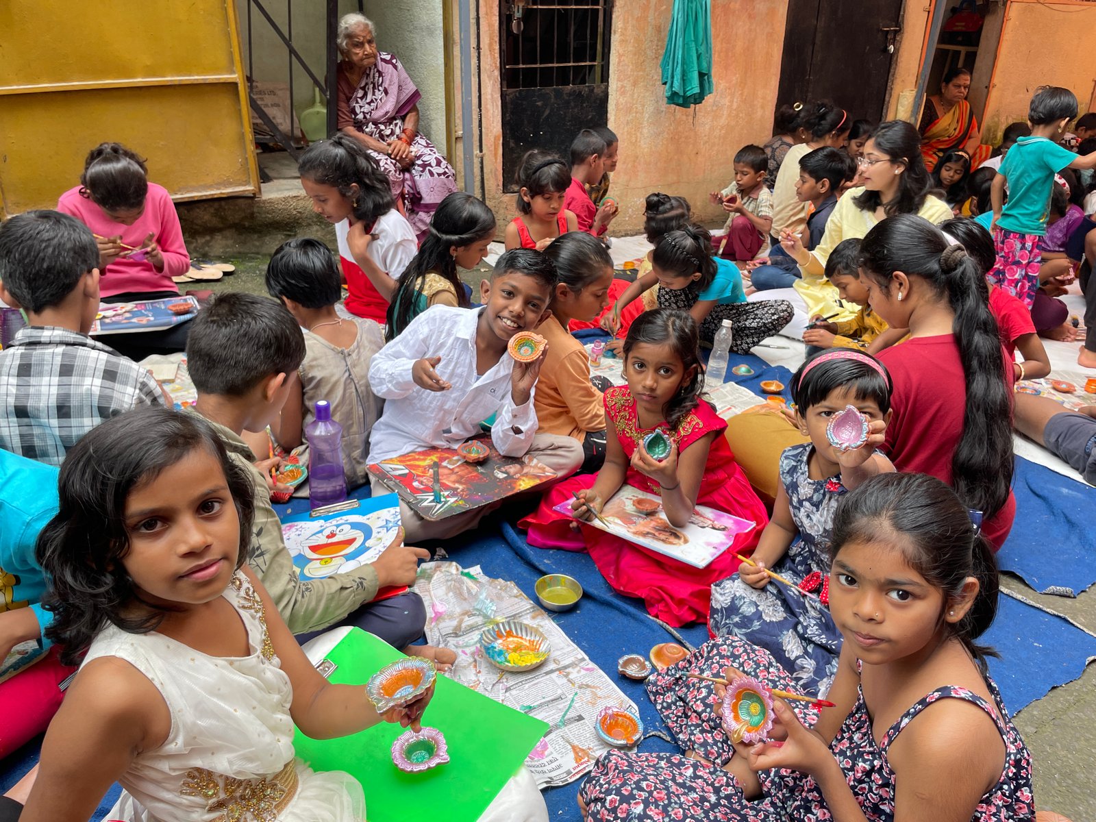 RRI Skill and Knowledge Foundation and Pune Social Foster Creativity through Annual Diwali Diwa Painting Drive